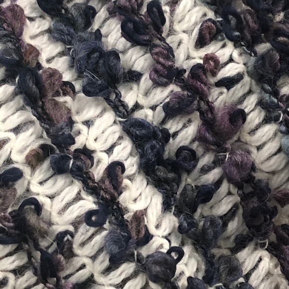 ANTHROPOLOGIE Madison 88 Plum & White Crochet Scarf - Picture 8 of 8